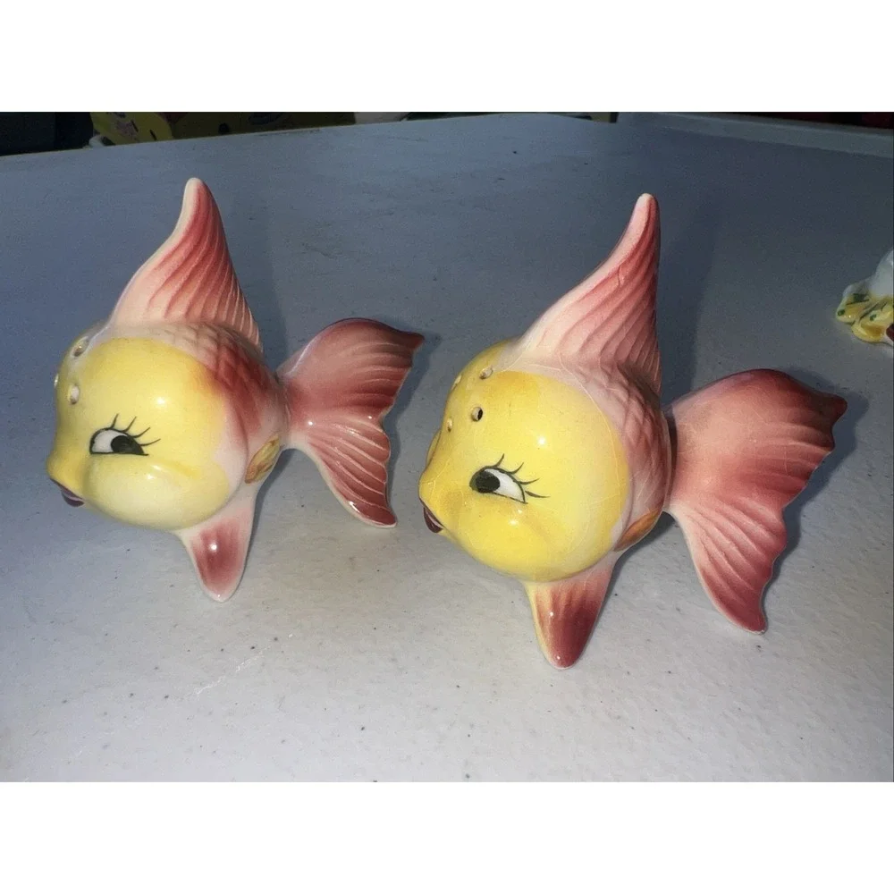 Vintage Mid Century Anthropomorphic Fish Shakers Japan Pink Yellow